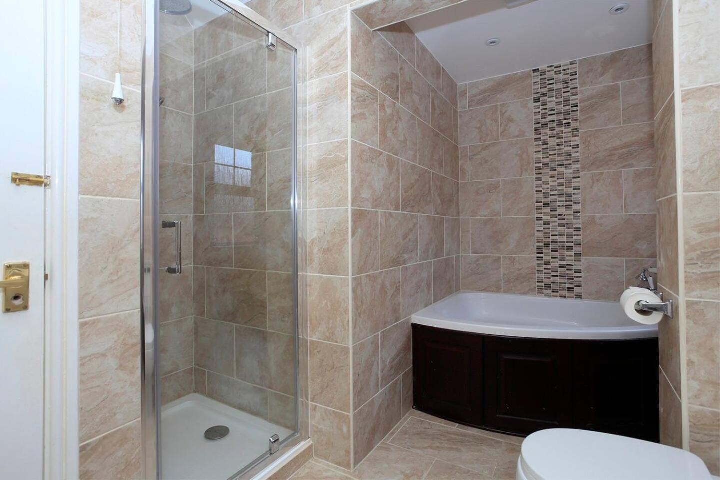 Lincoln Gate House Entertainment Room Hot Tub! Peterborough Exterior photo
