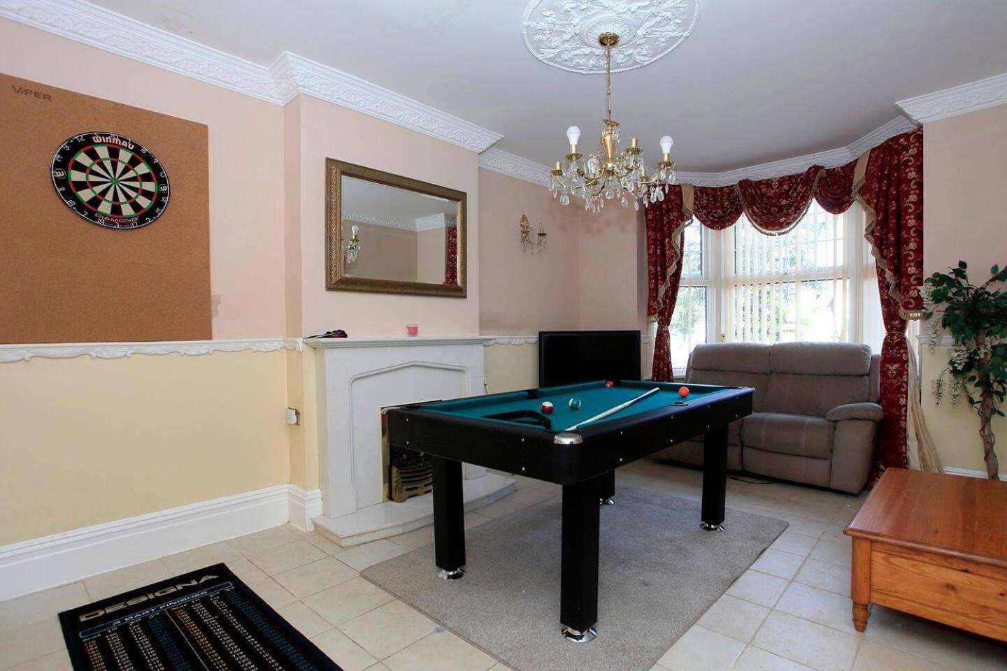 Lincoln Gate House Entertainment Room Hot Tub! Peterborough Exterior photo